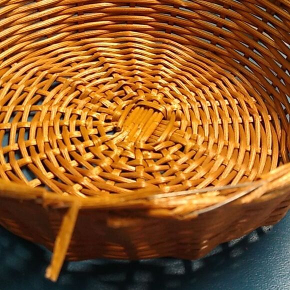 Glasbake 2 Quart Casserole Dish/Lid with Wicker Basket - Picture 7 of 8